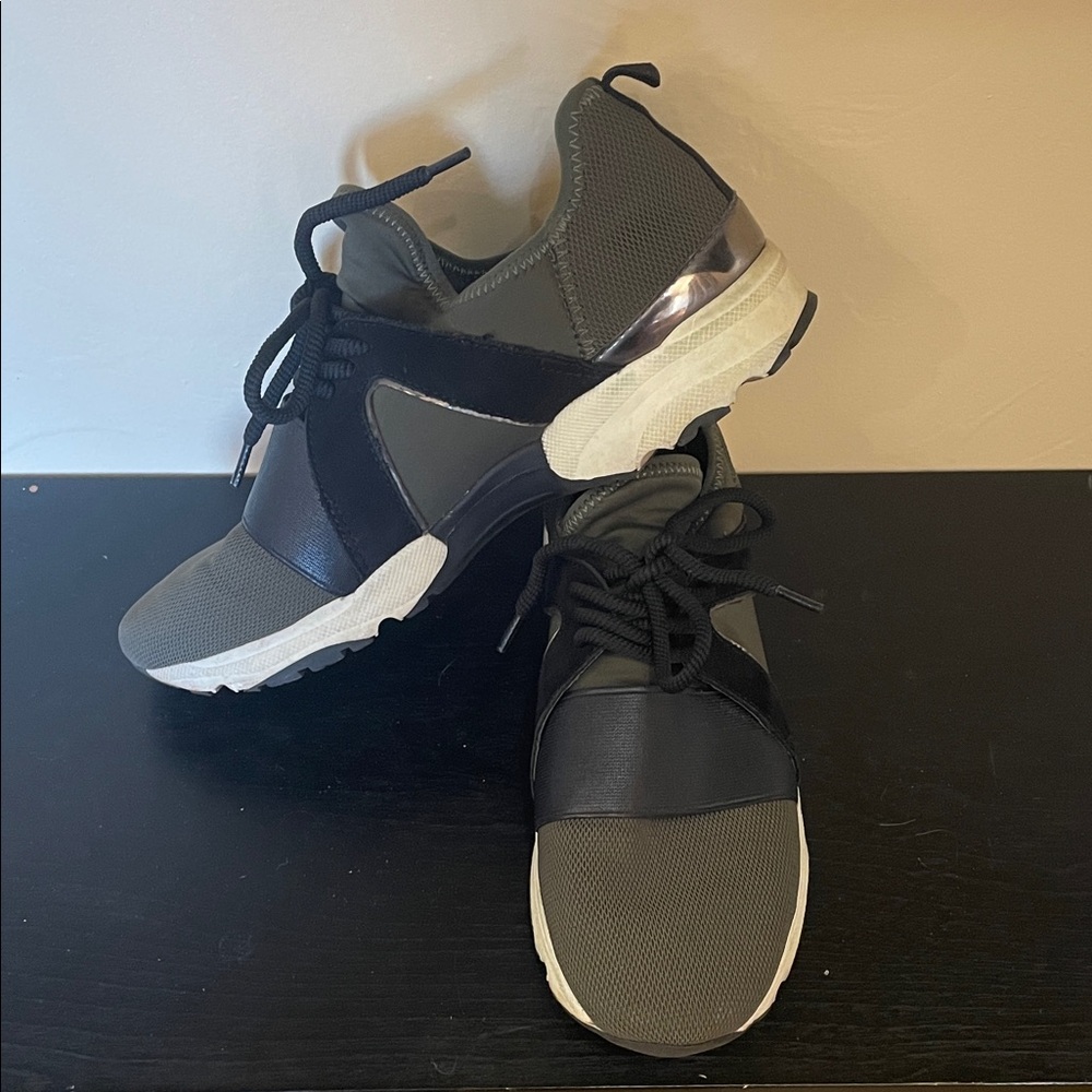 Carvela Kurt Geiger Stylish Black and Green Women's Sneakers